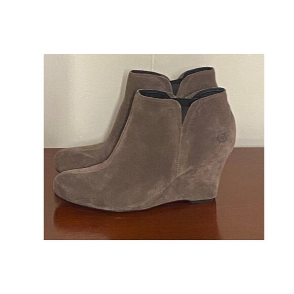 Born Crown Faylan Gray Suede Wedge Ankle Elastic Slip On Bootie Sz 8.5 - Picture 1 of 11